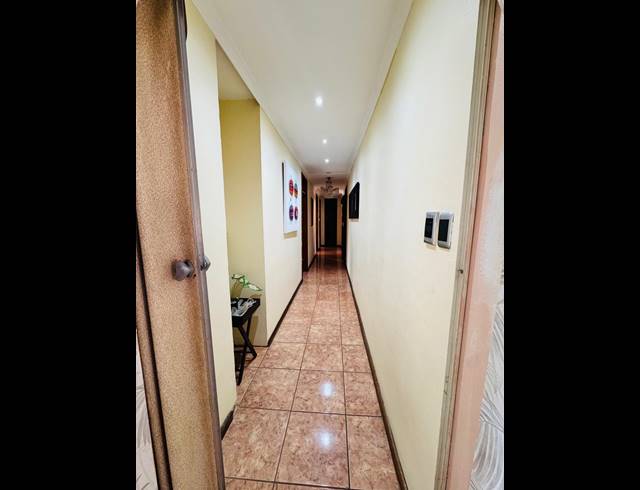 4 BEDROOM FREEHOLD FOR SALE IN BELLAIR
